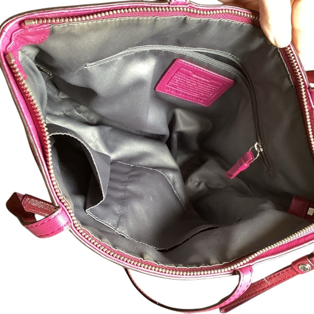 ▶️ Coach ◀️ Hot Pink Patent Leather Tote F15142 - Picture 10 of 17